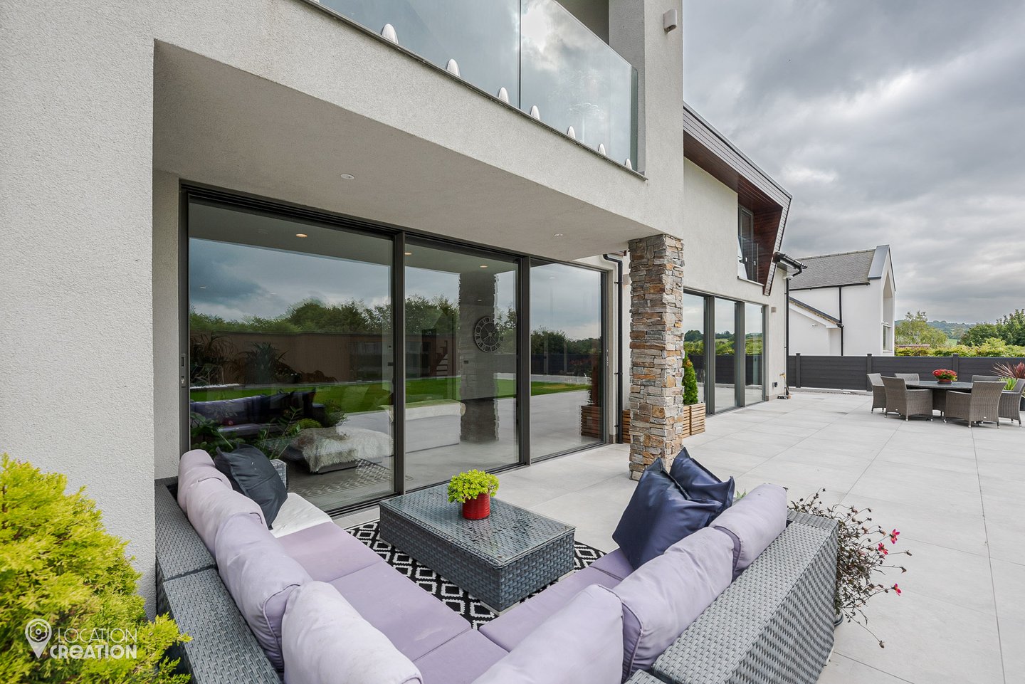 Location Creation Mountain Ash Outdoor Seating