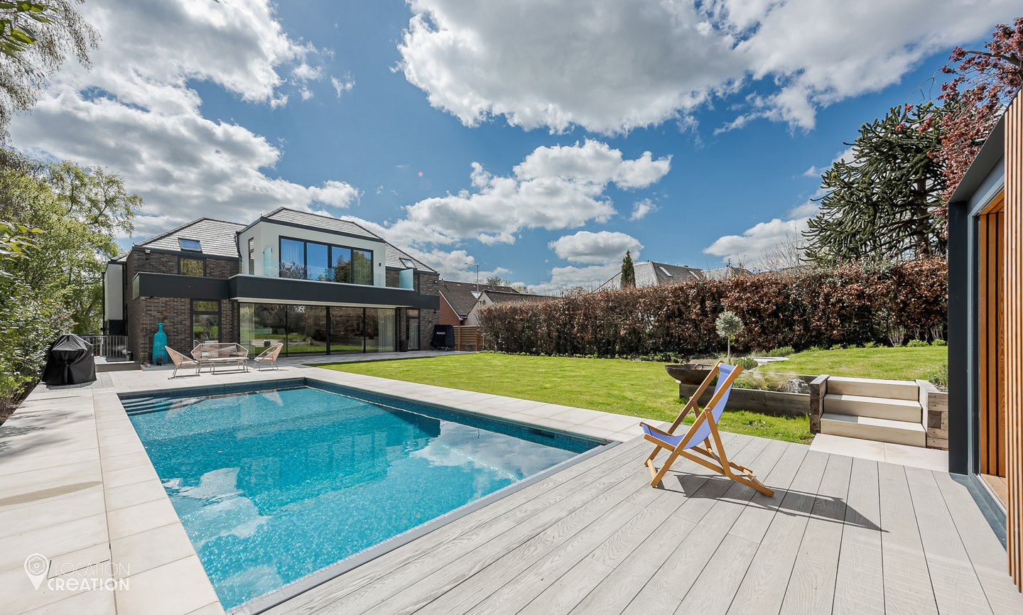 Location Creation Links Green Swimming Pool