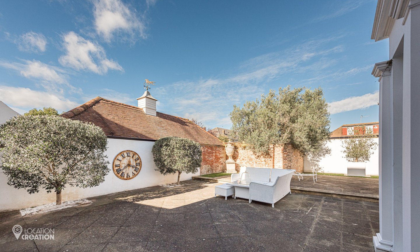 Location CreationWillow Houseexterior