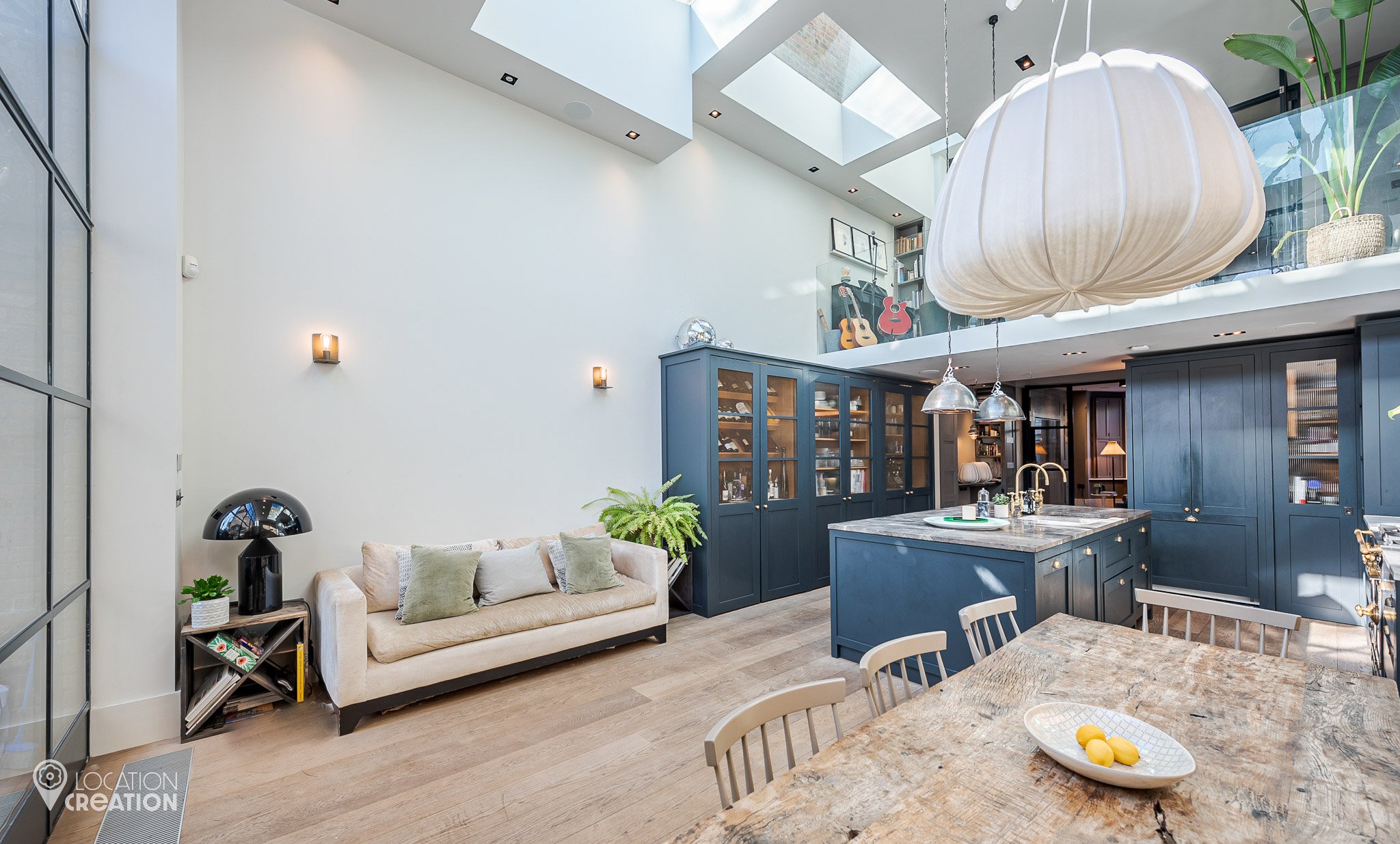Location Creation Eglantine Dining And Seating