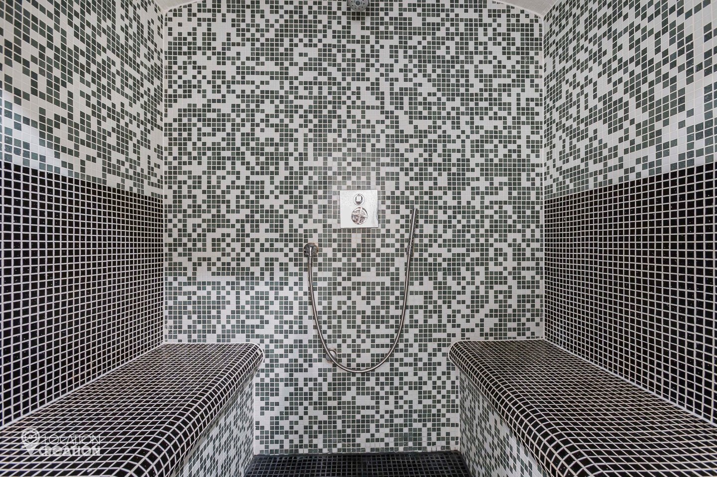 Regency Housesteam Room