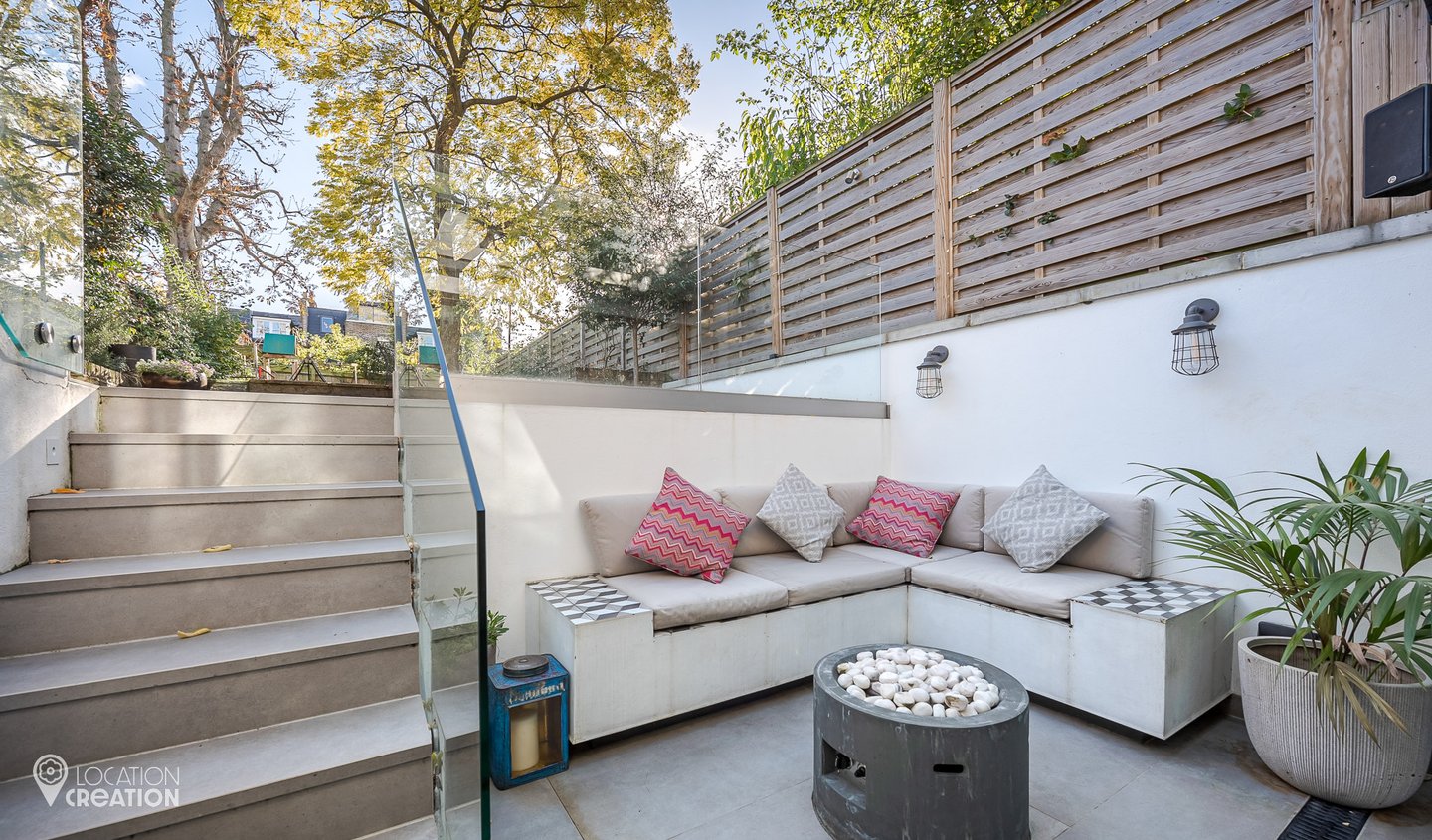 Location Creation French House Patio