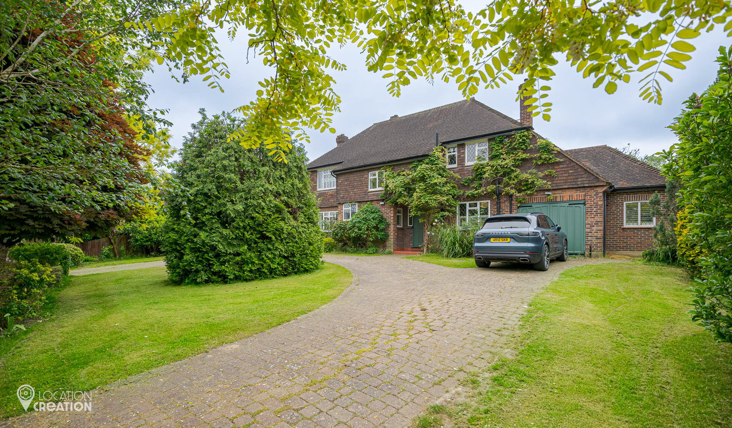 Location Creation Lawn House Front Drive