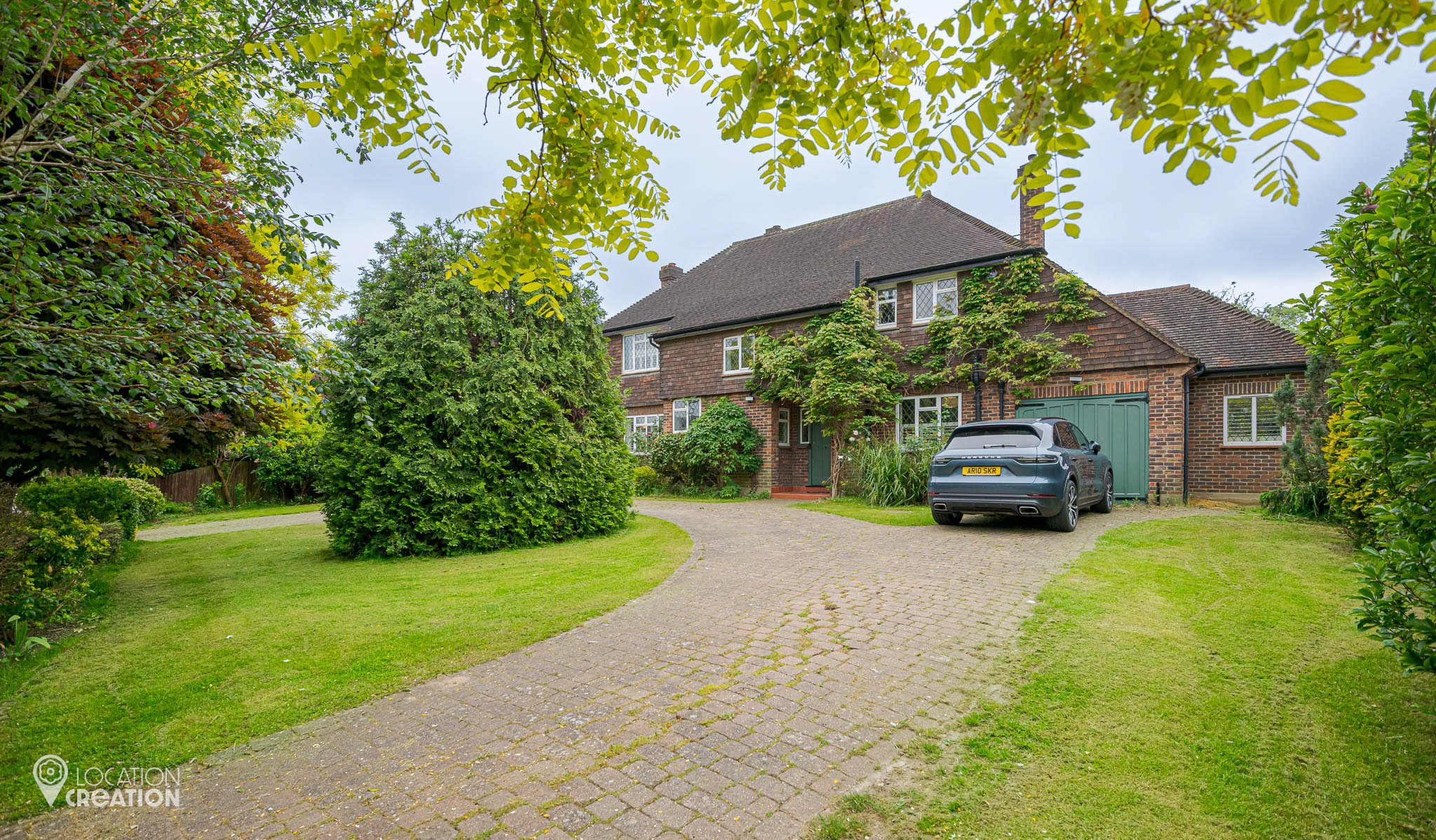Location Creation Lawn House Front Drive