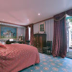 Location CretionEarls Court Paradisemain Bedroom