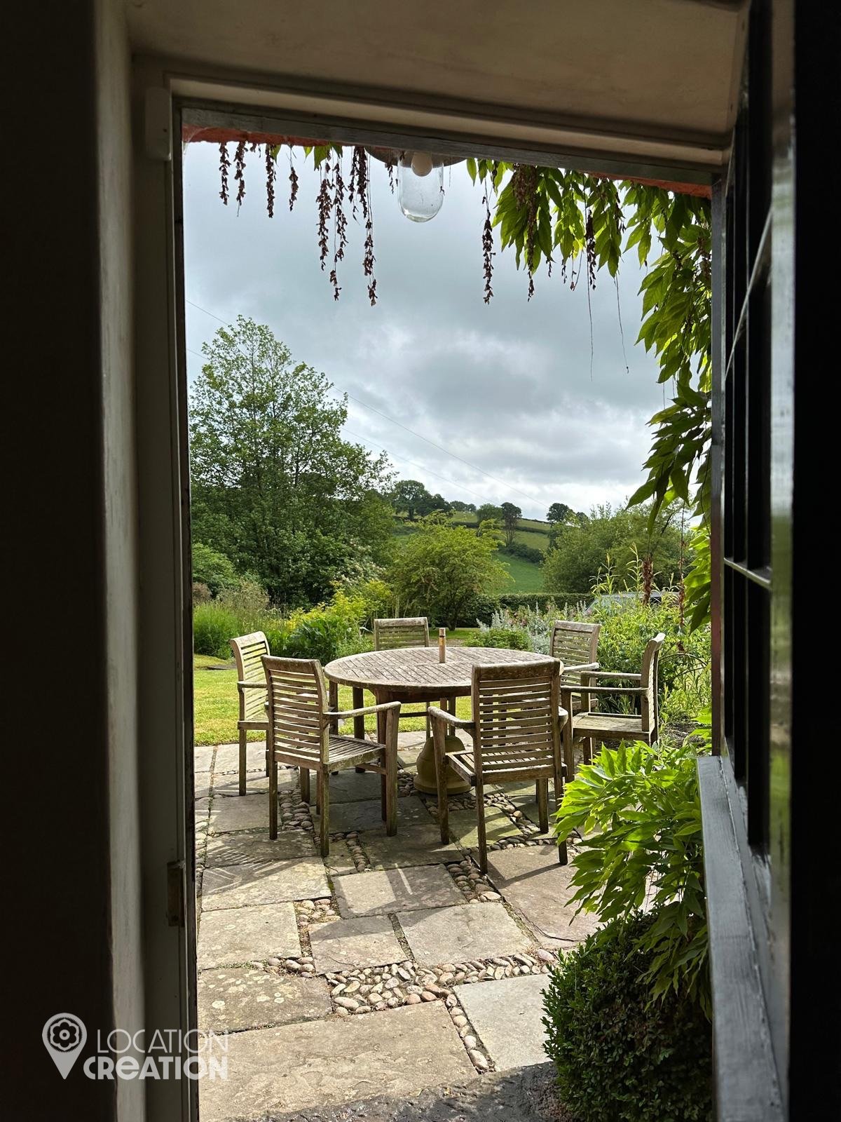 Location CreationGoetreview Into Valley