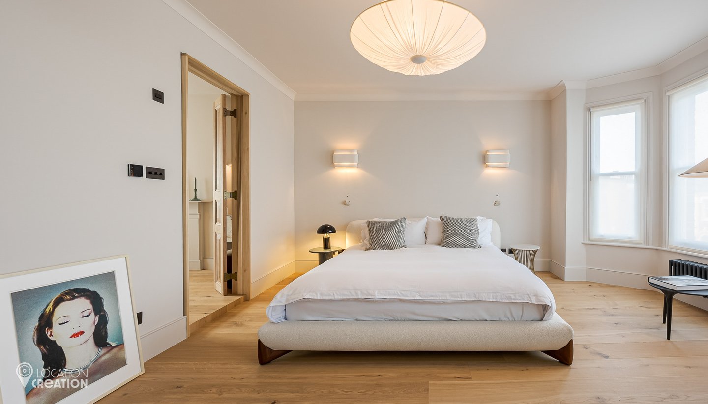 Location Creation Eglantine Master Bedroom