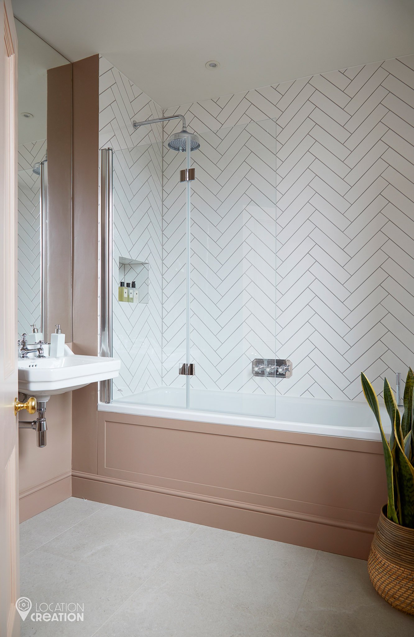 Location Creation Cedars Bathroom