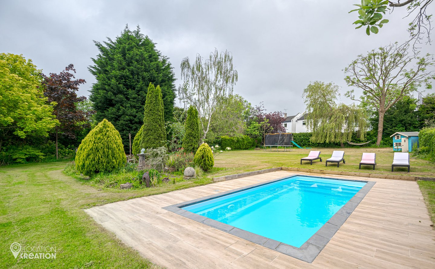Location Creation Lawn House Swimming Pool
