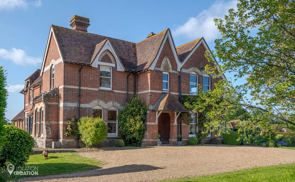 Location Creation Amberwood House Outside Of Prop