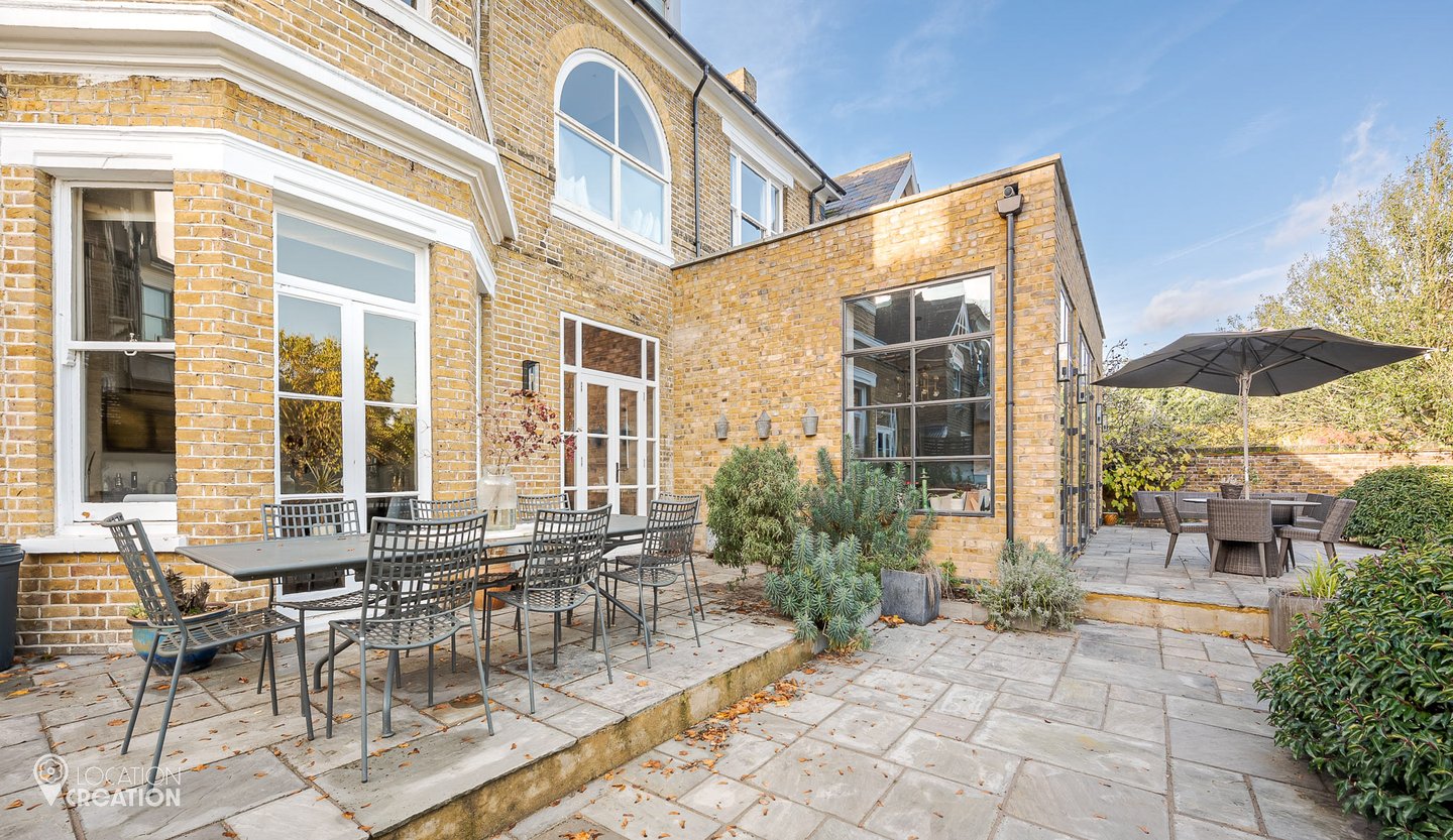 Location Creation Kew House Patio