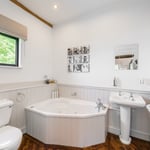Black Barn CMmaster Ensuite