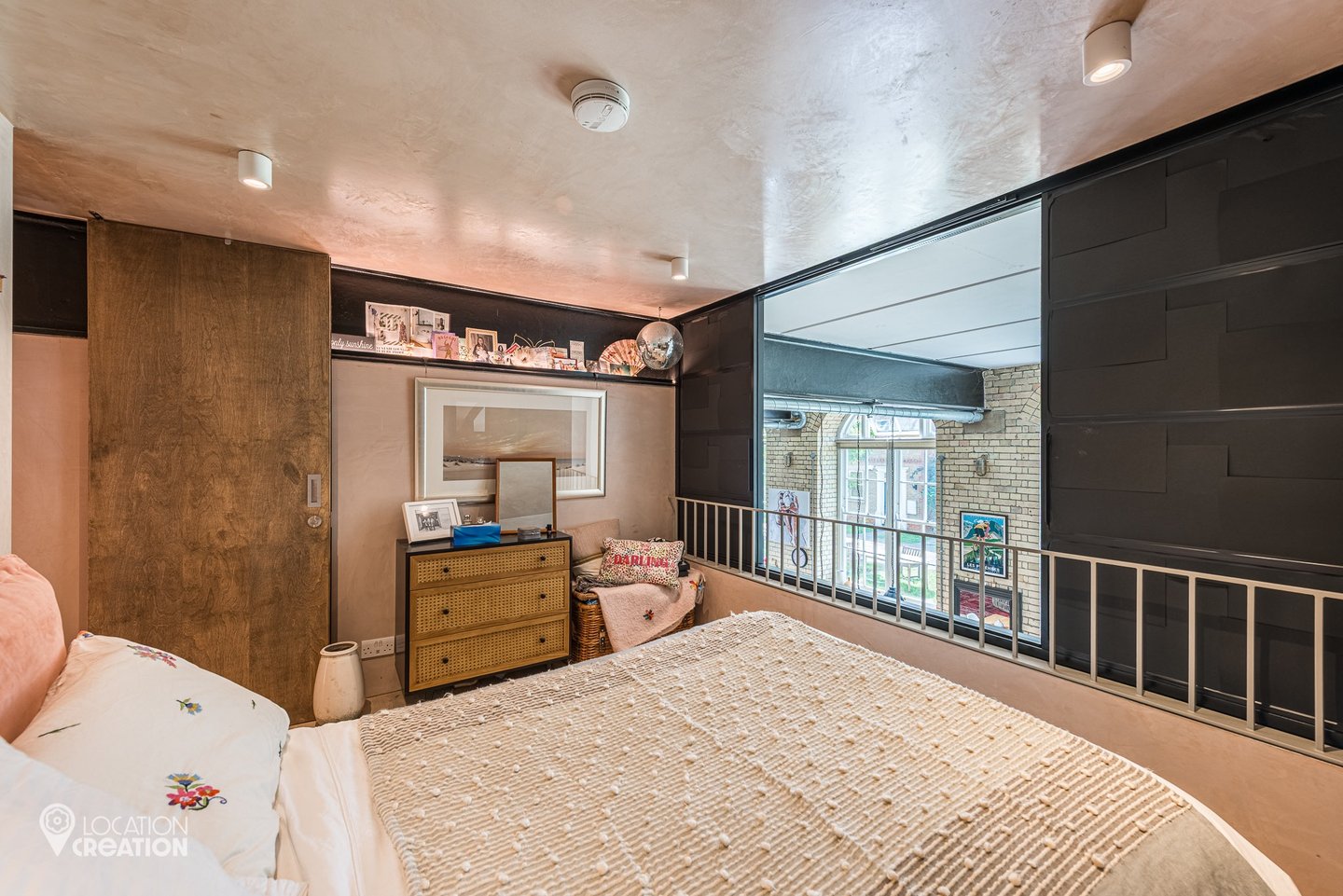 Location CreationOld School House SEbedroom Alt