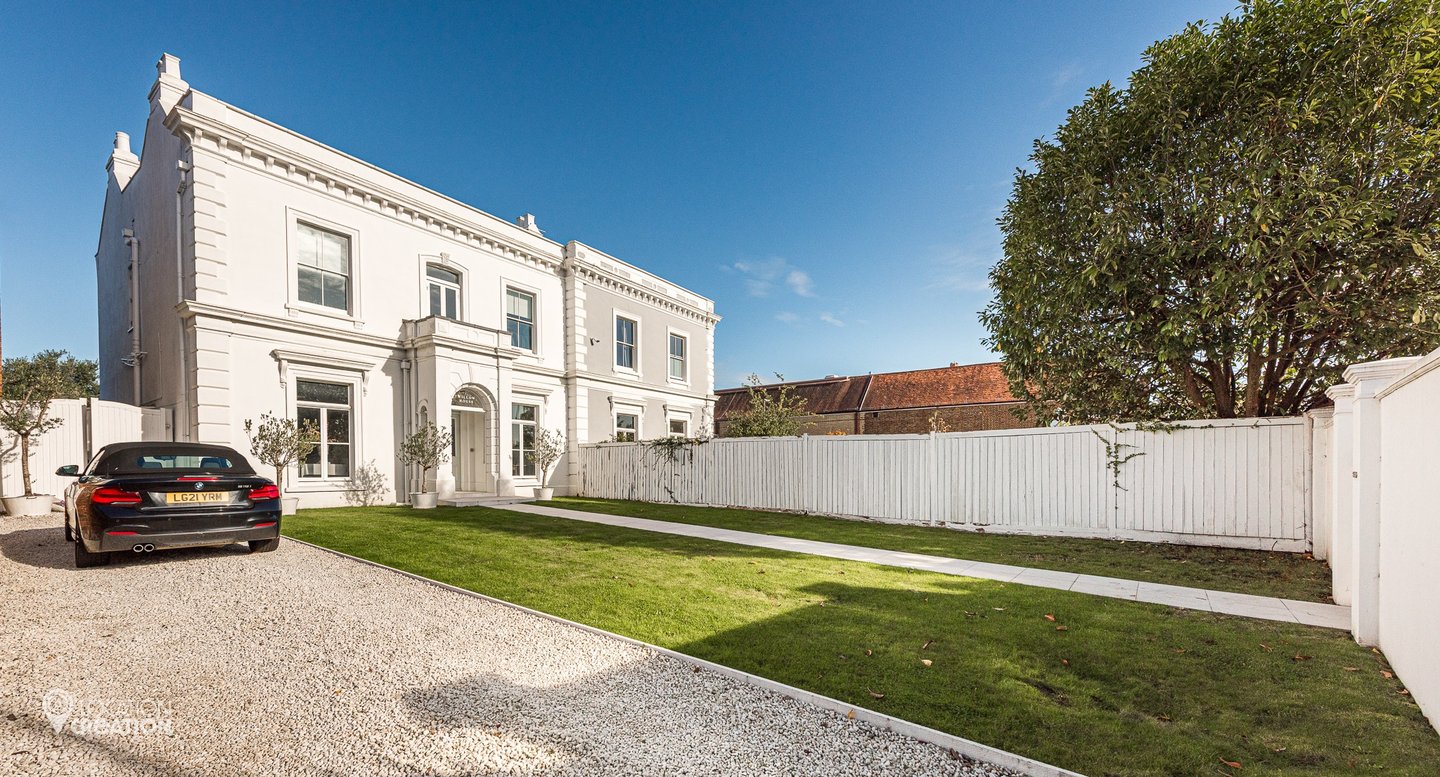 Location CreationWillow HouseFront