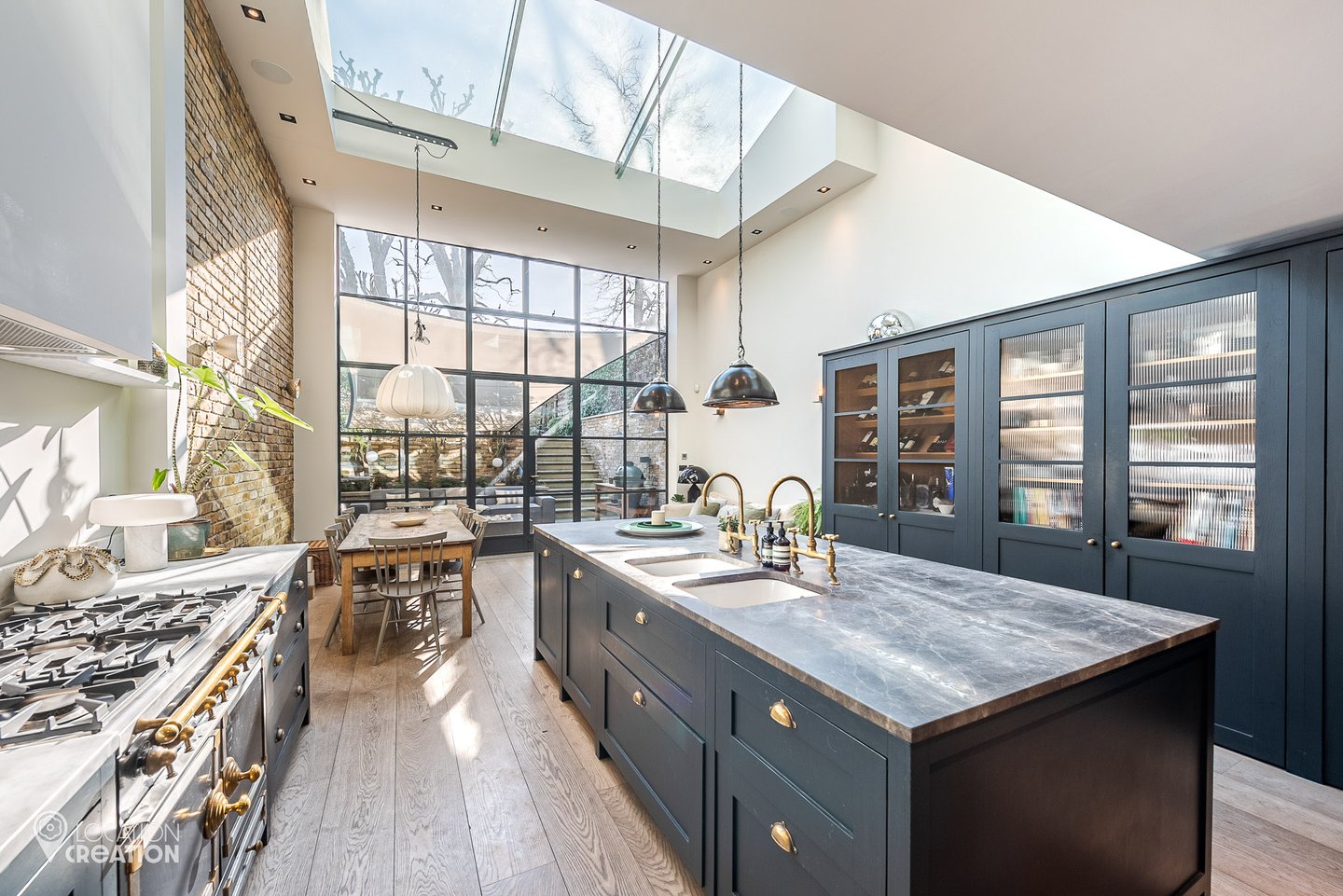 Location Creation Eglantine Kitchen And Island