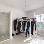 Location CreationWillow Houseshower