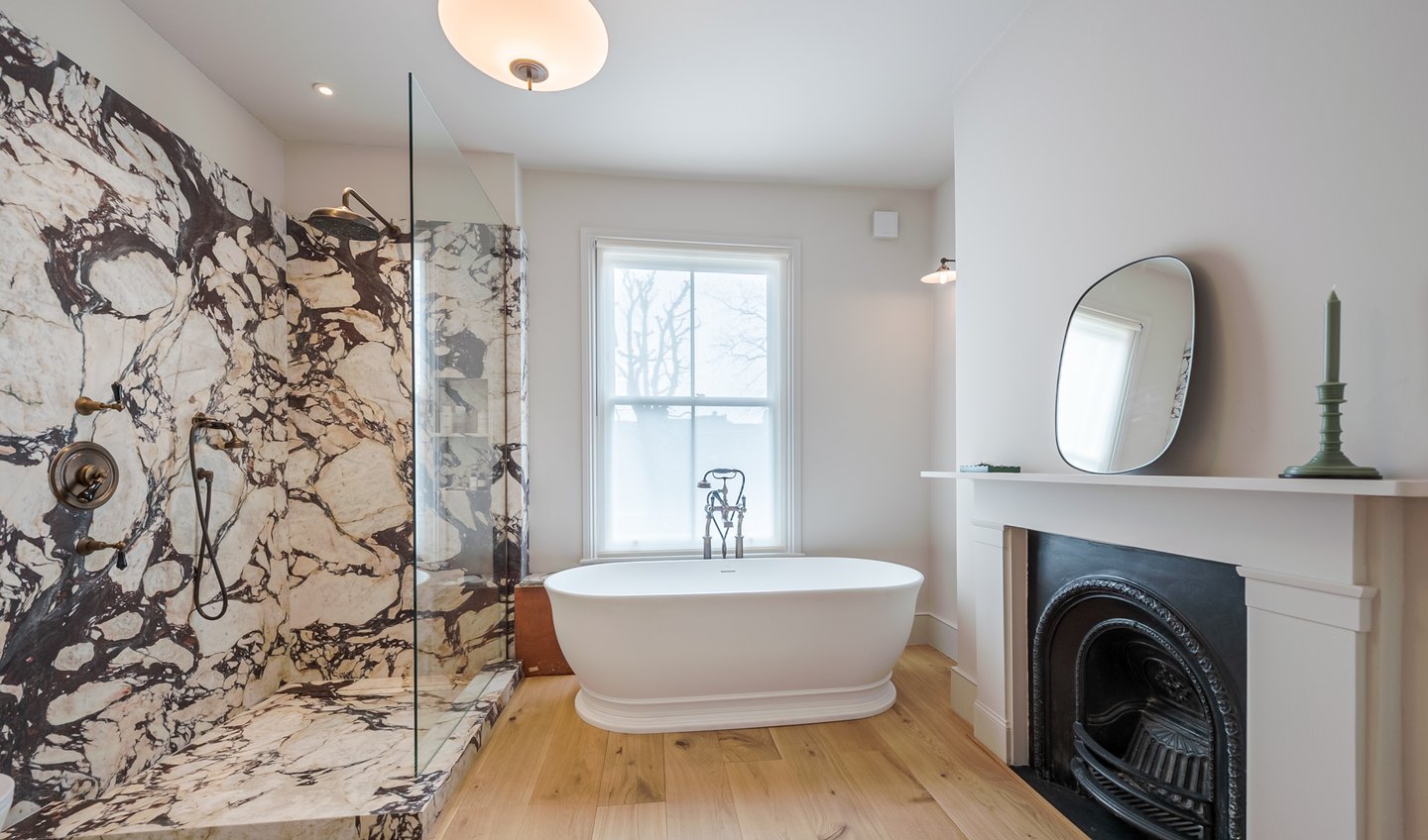 Eglantine Master Ensuite