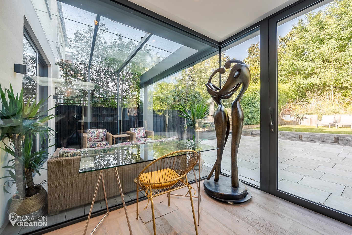 Location Creation Burcote Coffee Table And Statue