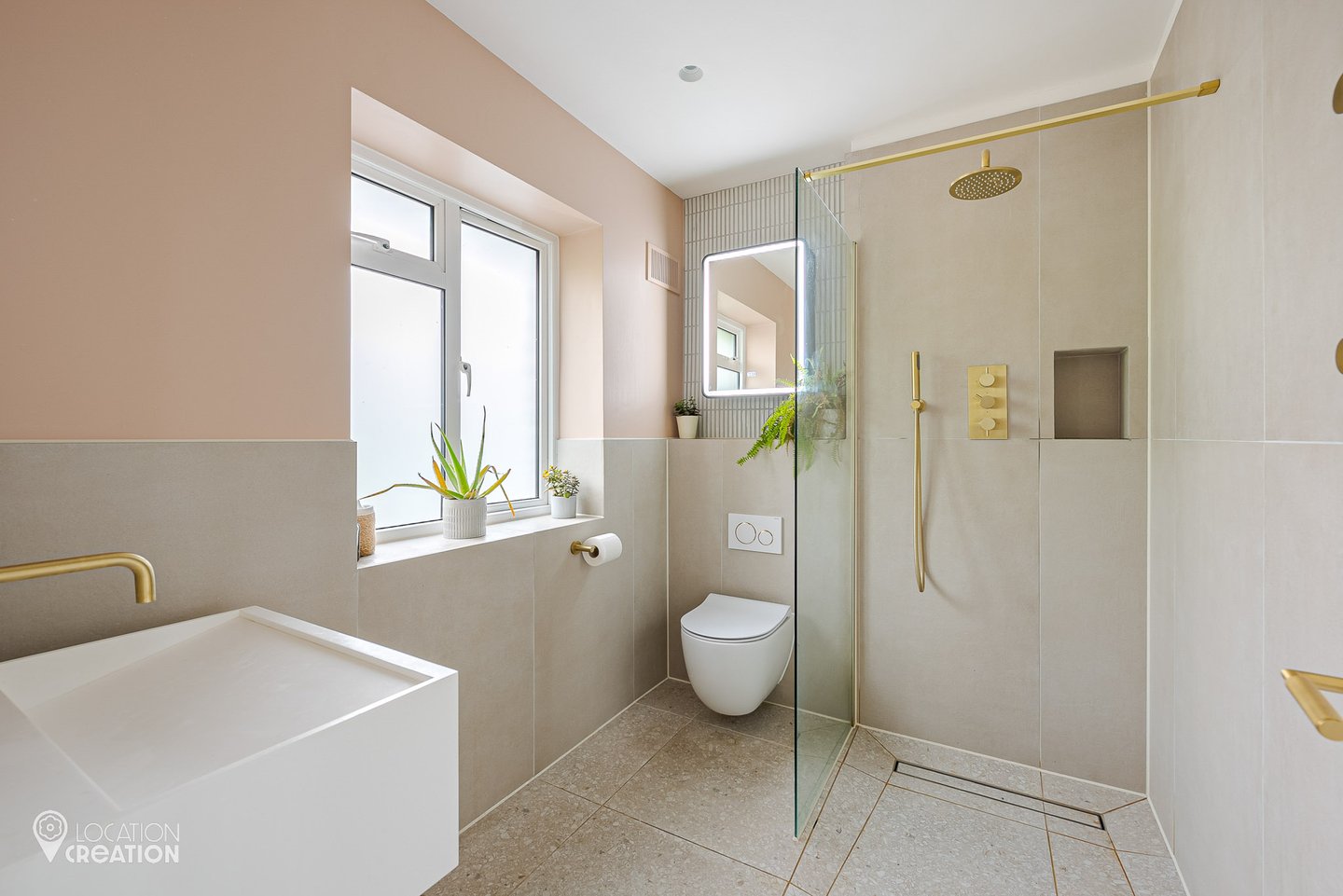 Location Creation Lawn House Bathroom