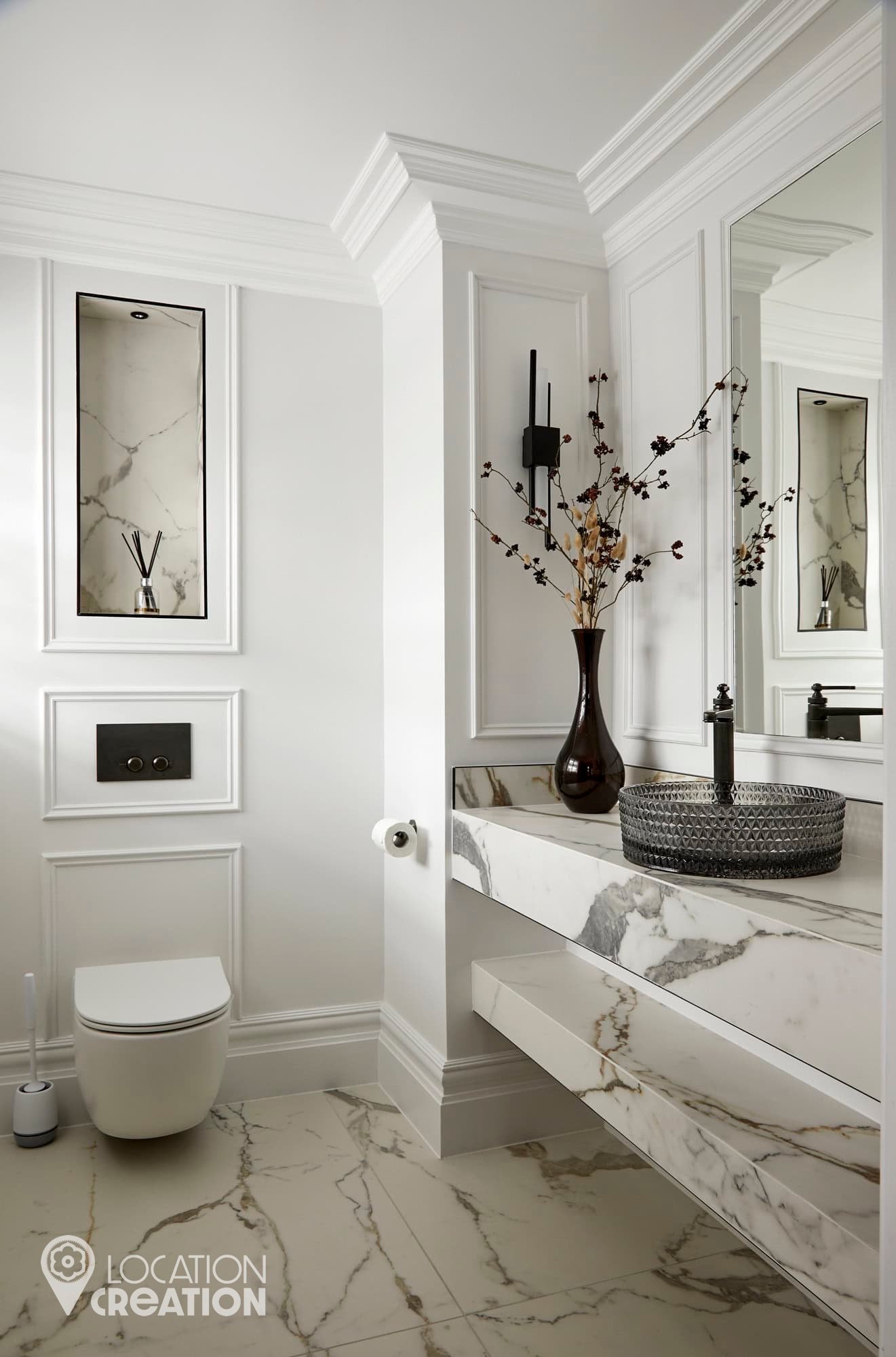 Location CreationEaling House WWhite Loo