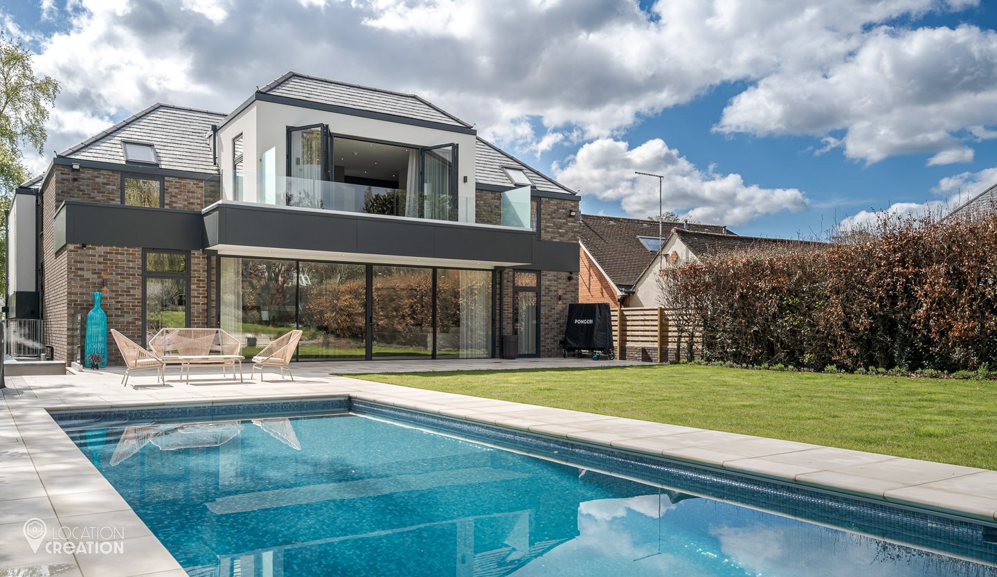 Location Creation Links Green Swimming Pool
