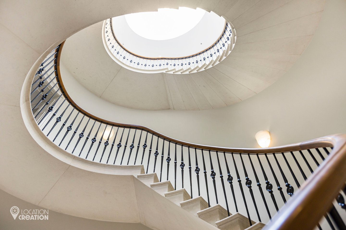 Location CreationRegency Housestaircase