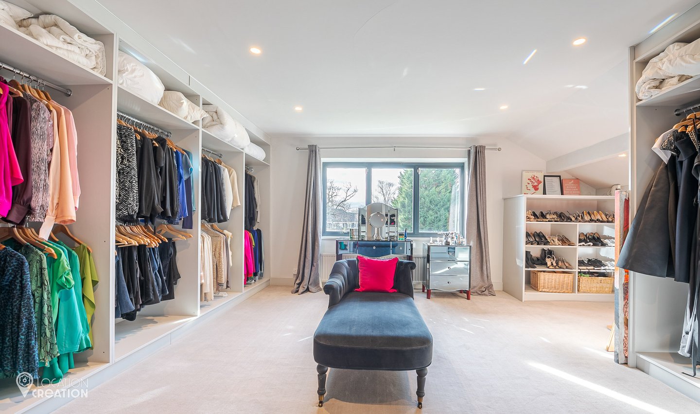 Location Creation College Road Master Dresser