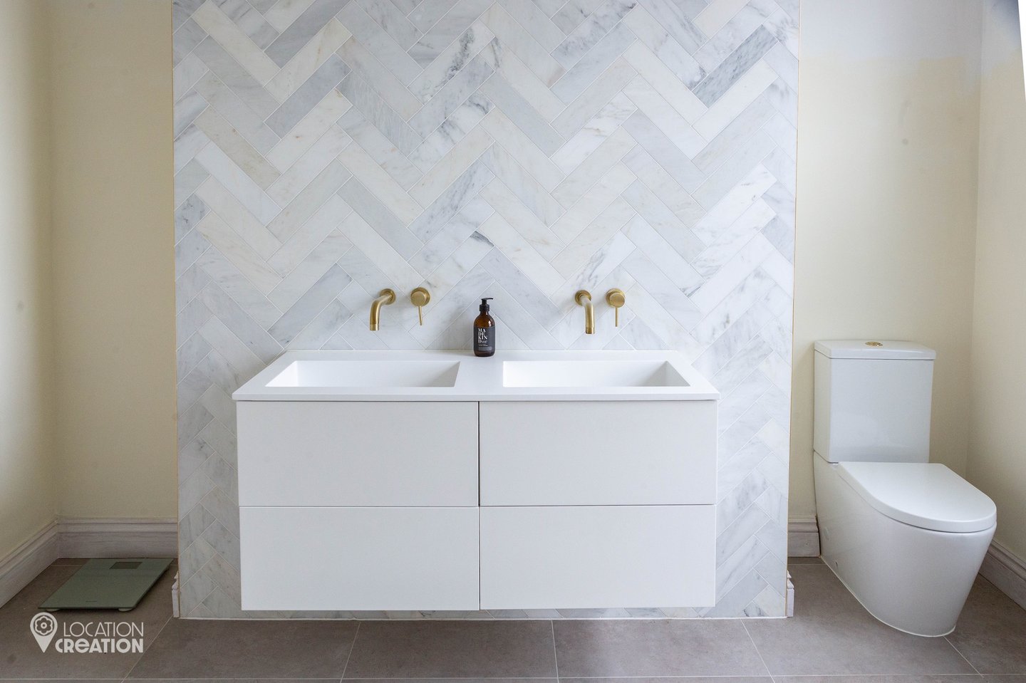Location CreationRiverside HouseBathroom Alt