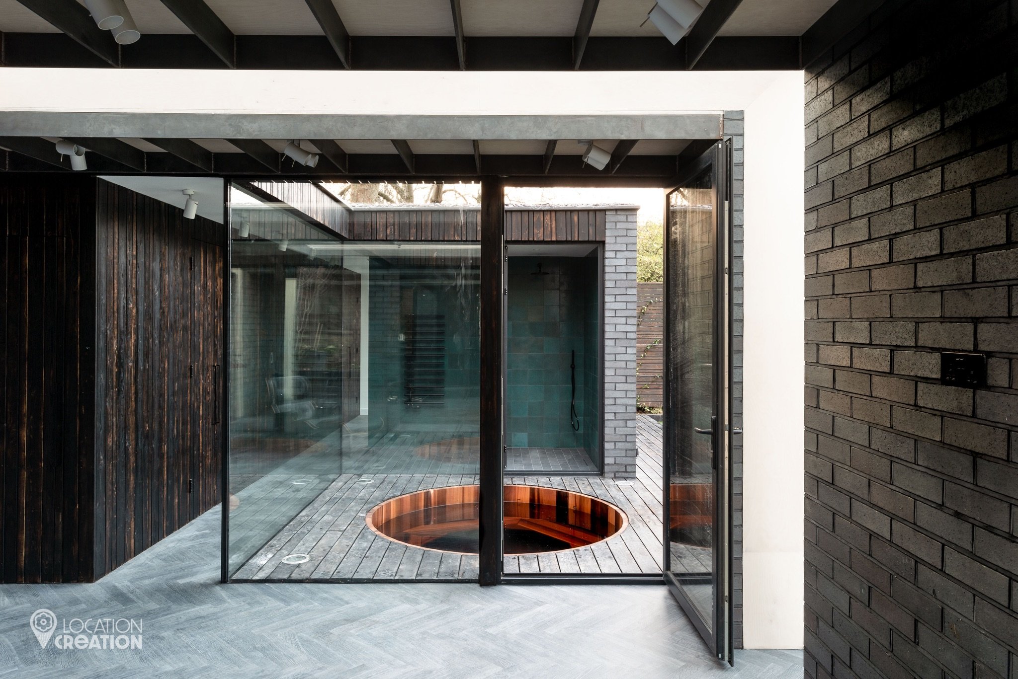 Location CreationBelsize House NWAnnexe Hot Tub