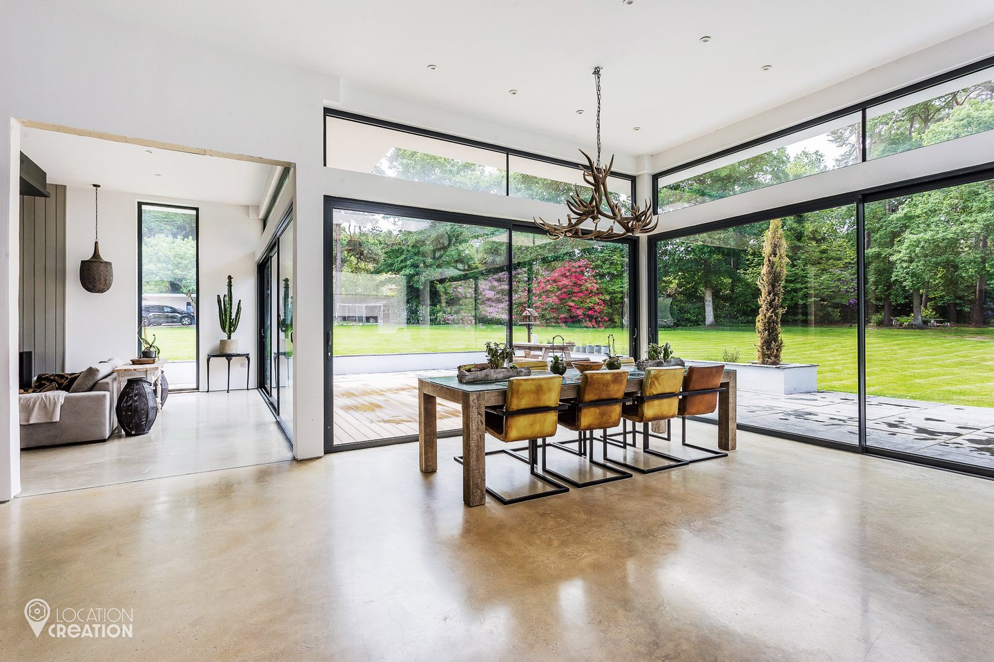 Location Creation Deerswood Surrey Dining Table