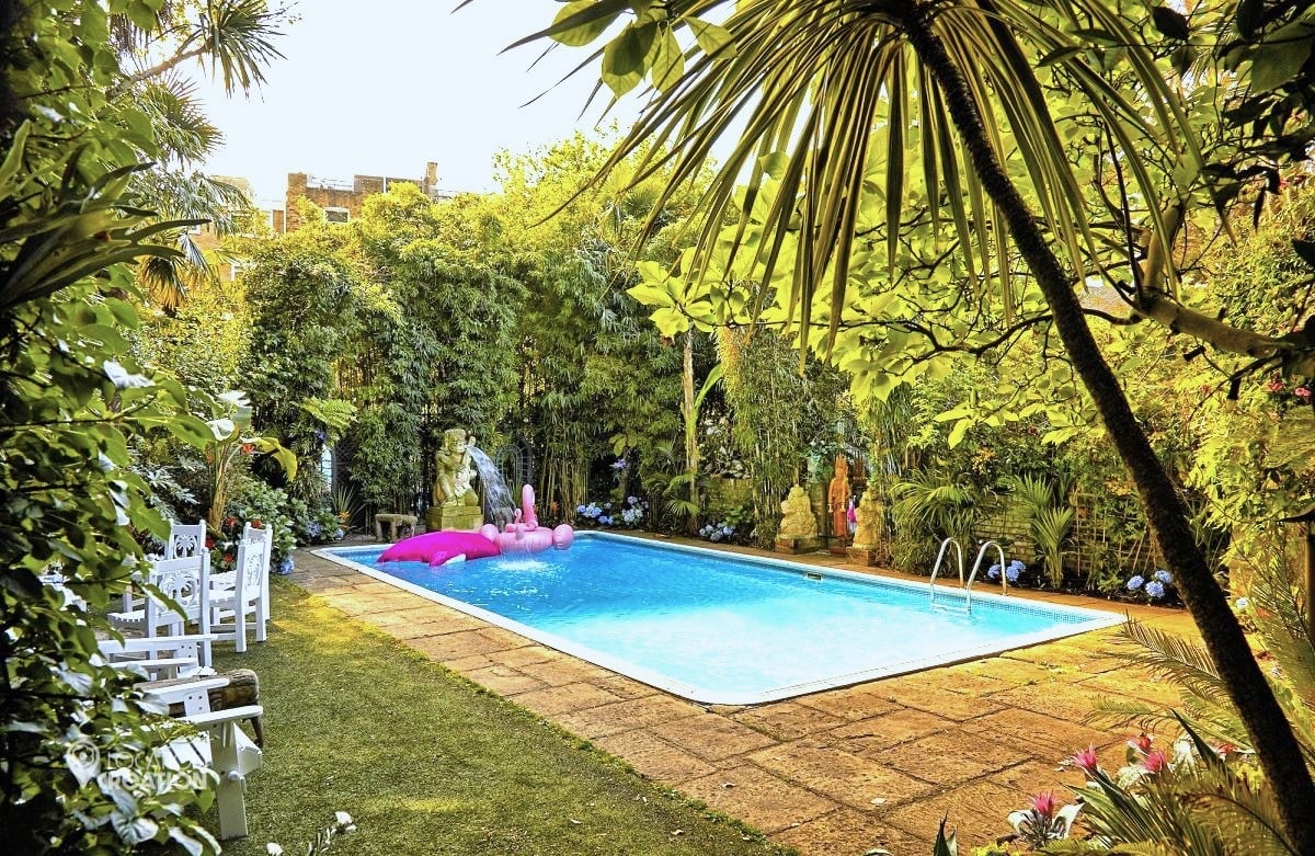 Location CretionEarls Court ParadiseGarden