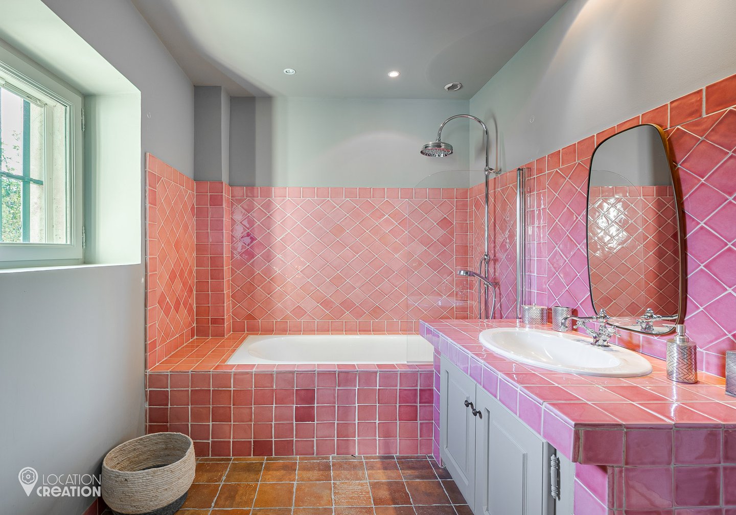 Location Creation PRV Pink Bathroom