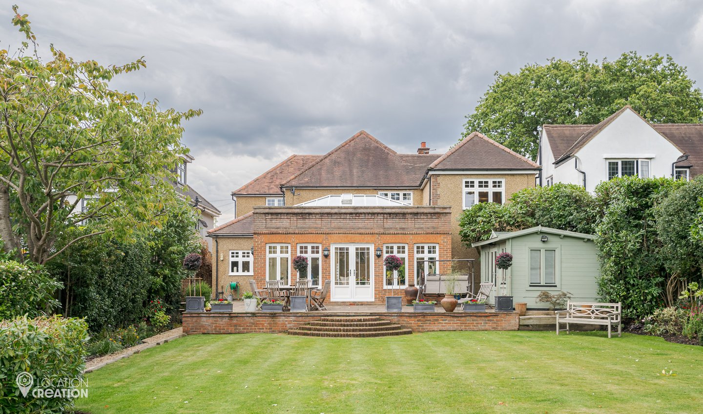 Location Creation Barnet House Back Of Prop