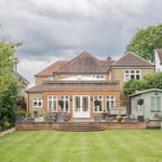 Location Creation Barnet House Back Of Prop