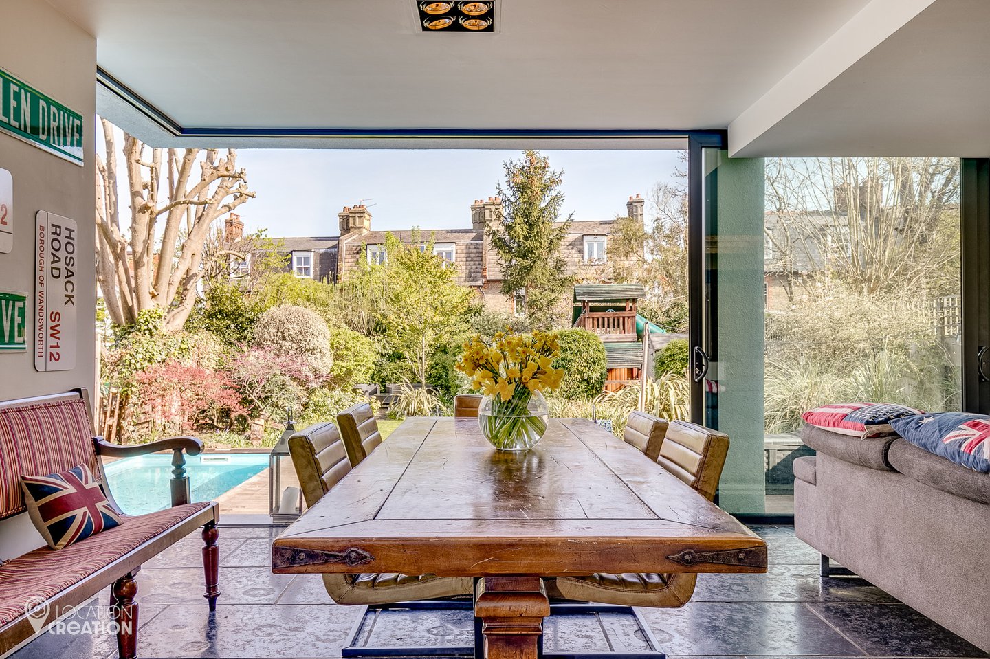 Location Creation Telford Park Dining Table