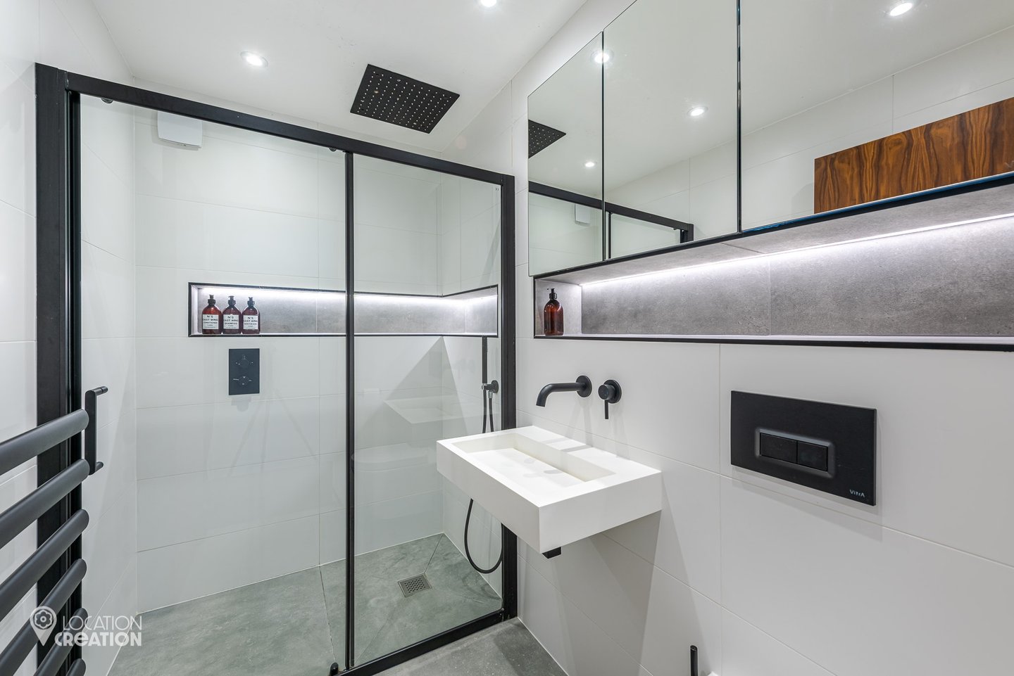 Location CreationHove HouseShower Room