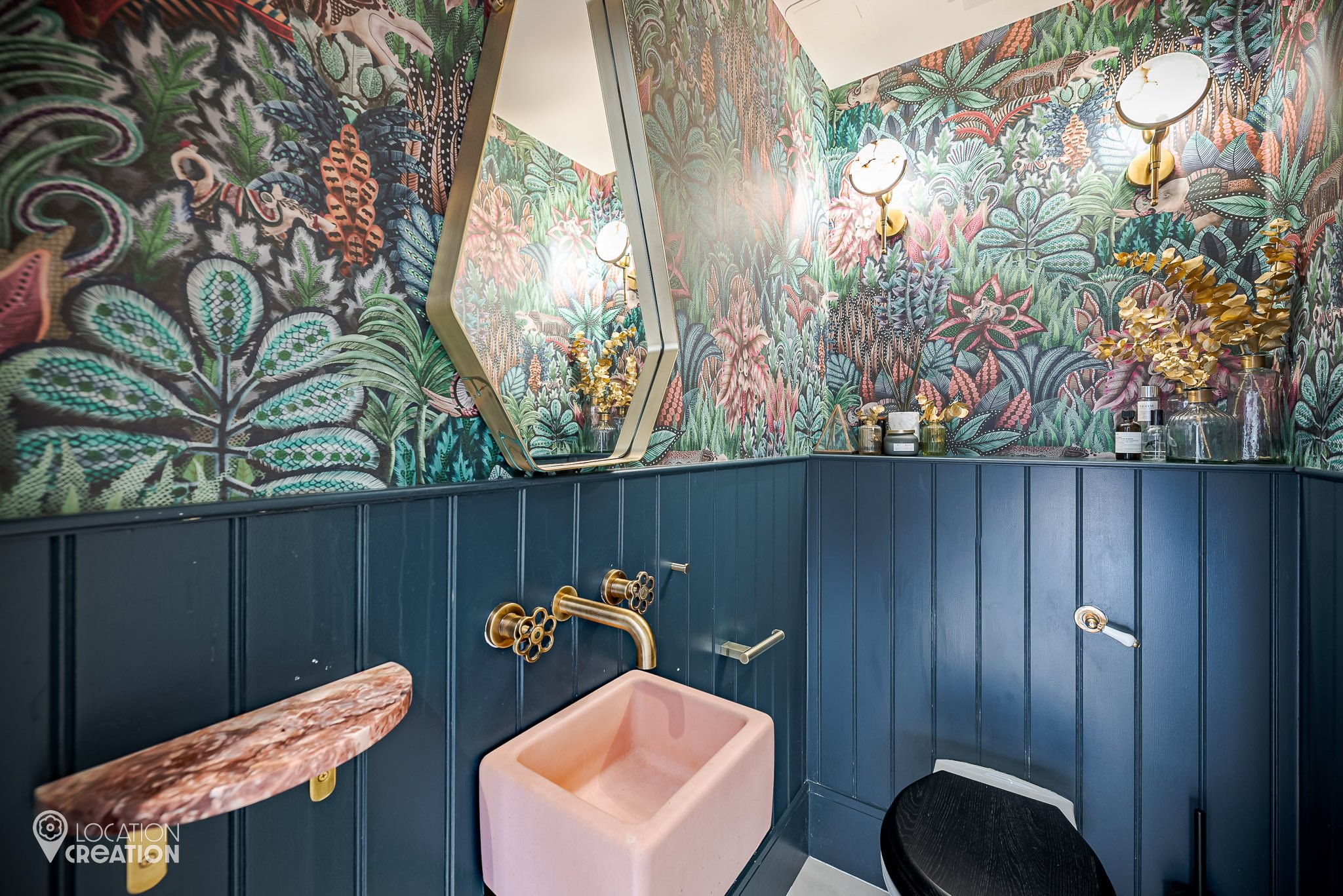 Location Creation French House Loo