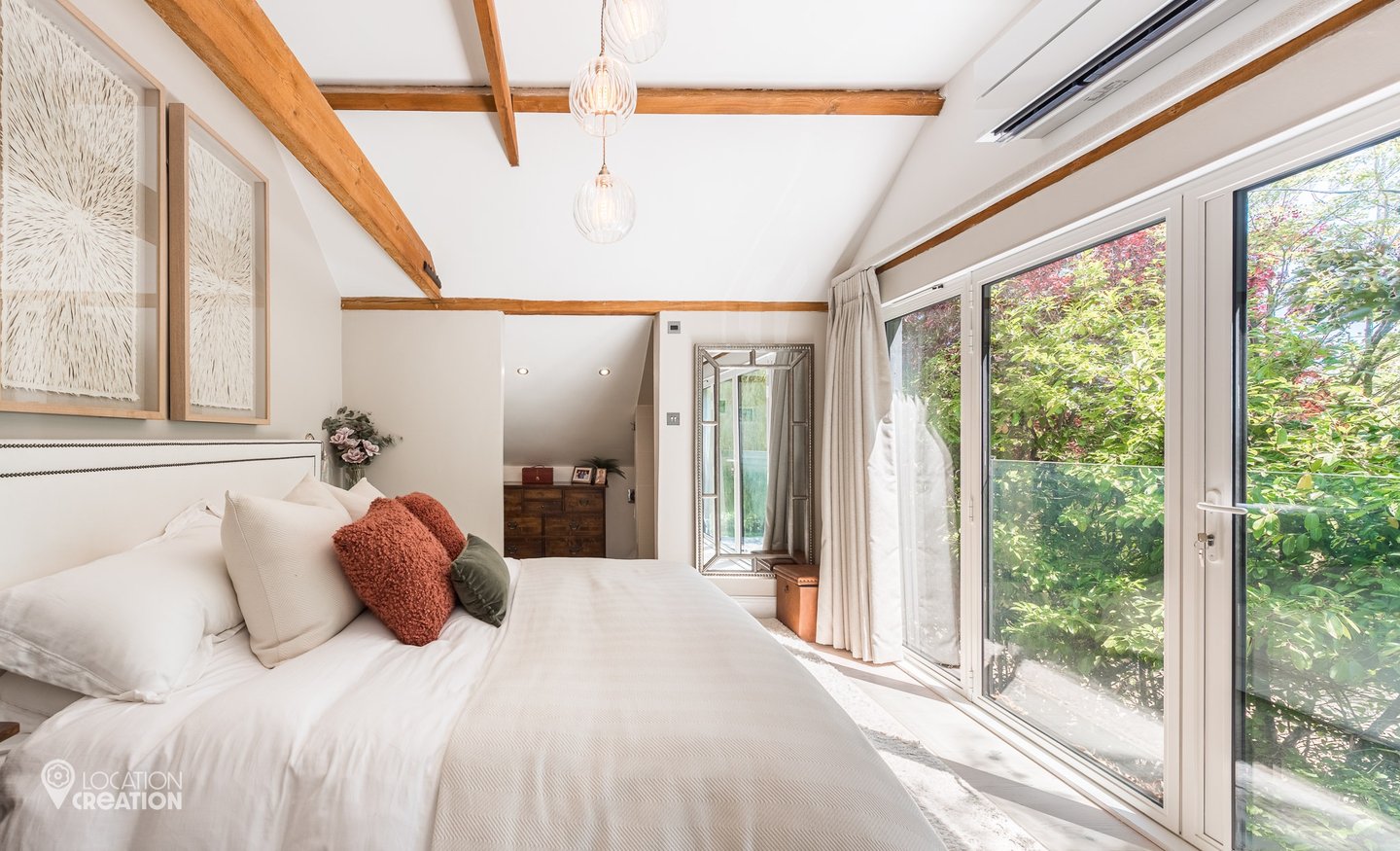 Black Barn CMbedroom