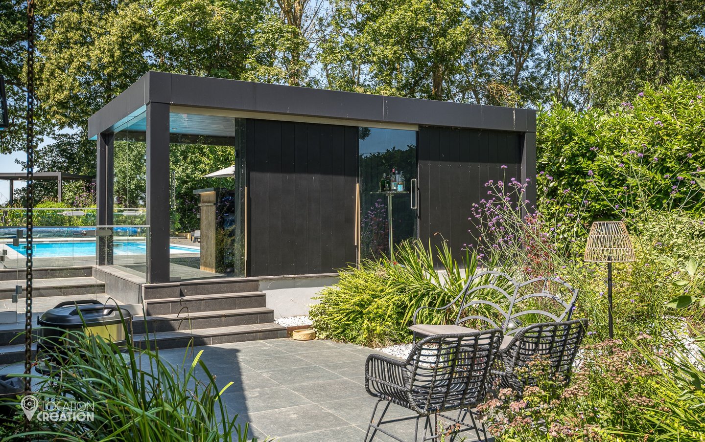 Location CreationBlack Barn CMoutdoor Bar