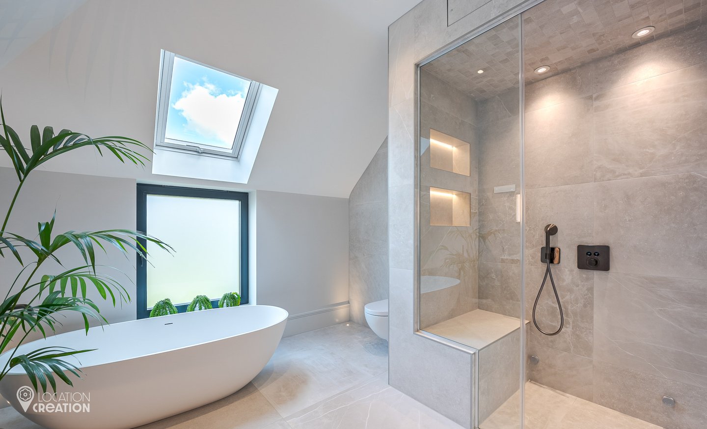 Location Creation Links Green Bathroom