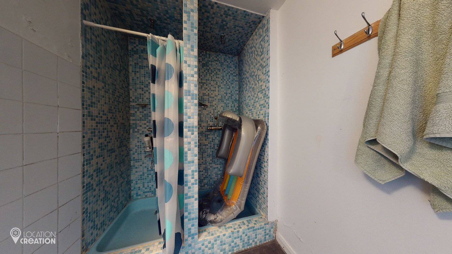 Location Creation Deerhurst Showers