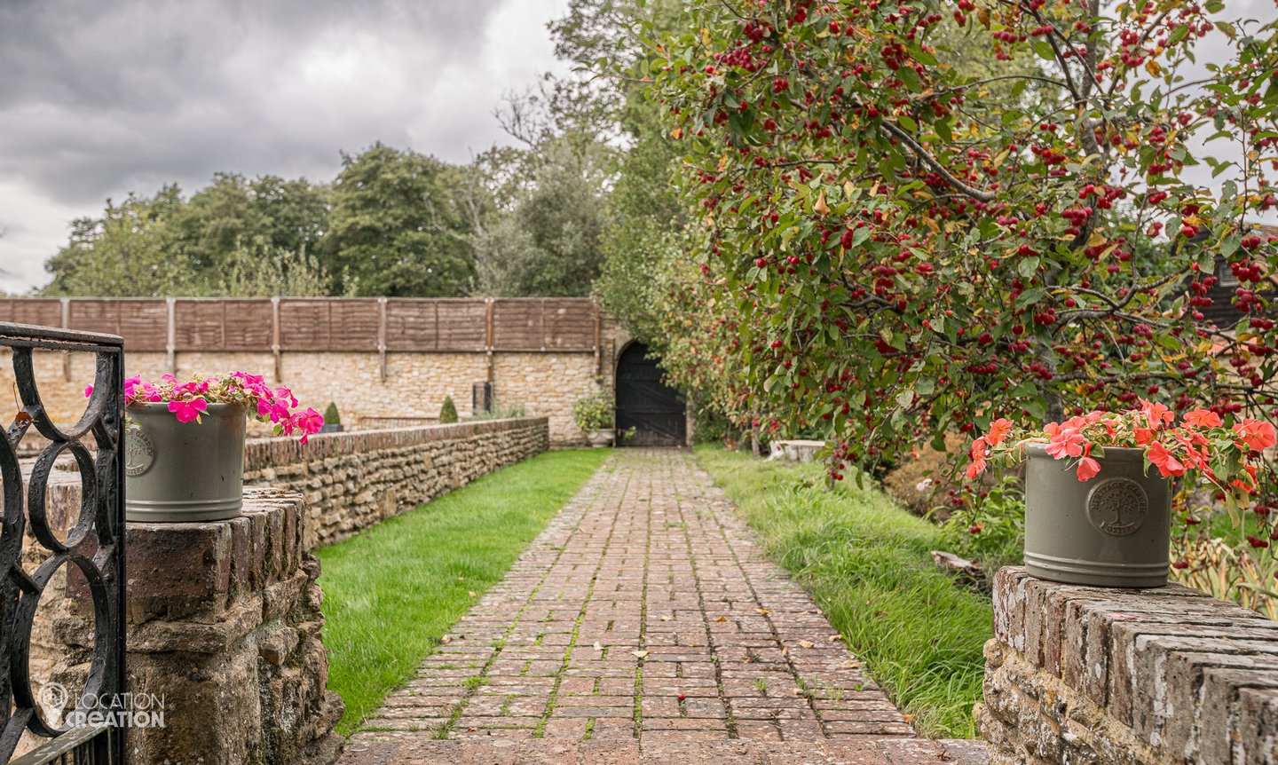 Location CreationLake Housegarden Path