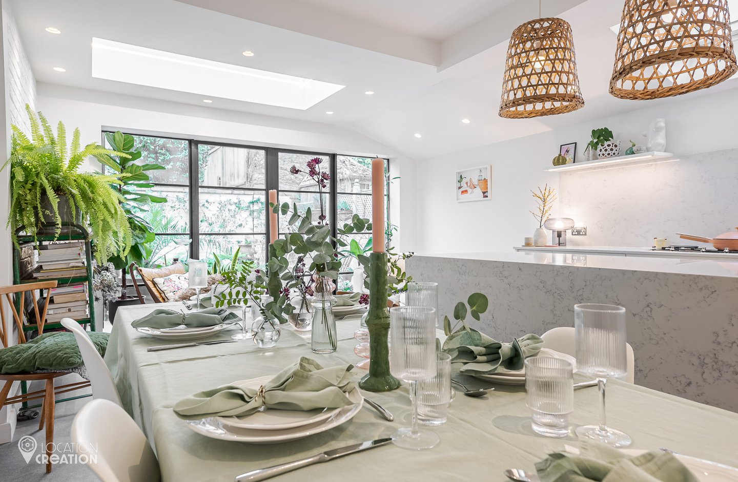 Location Creation Hugon House Dining Table