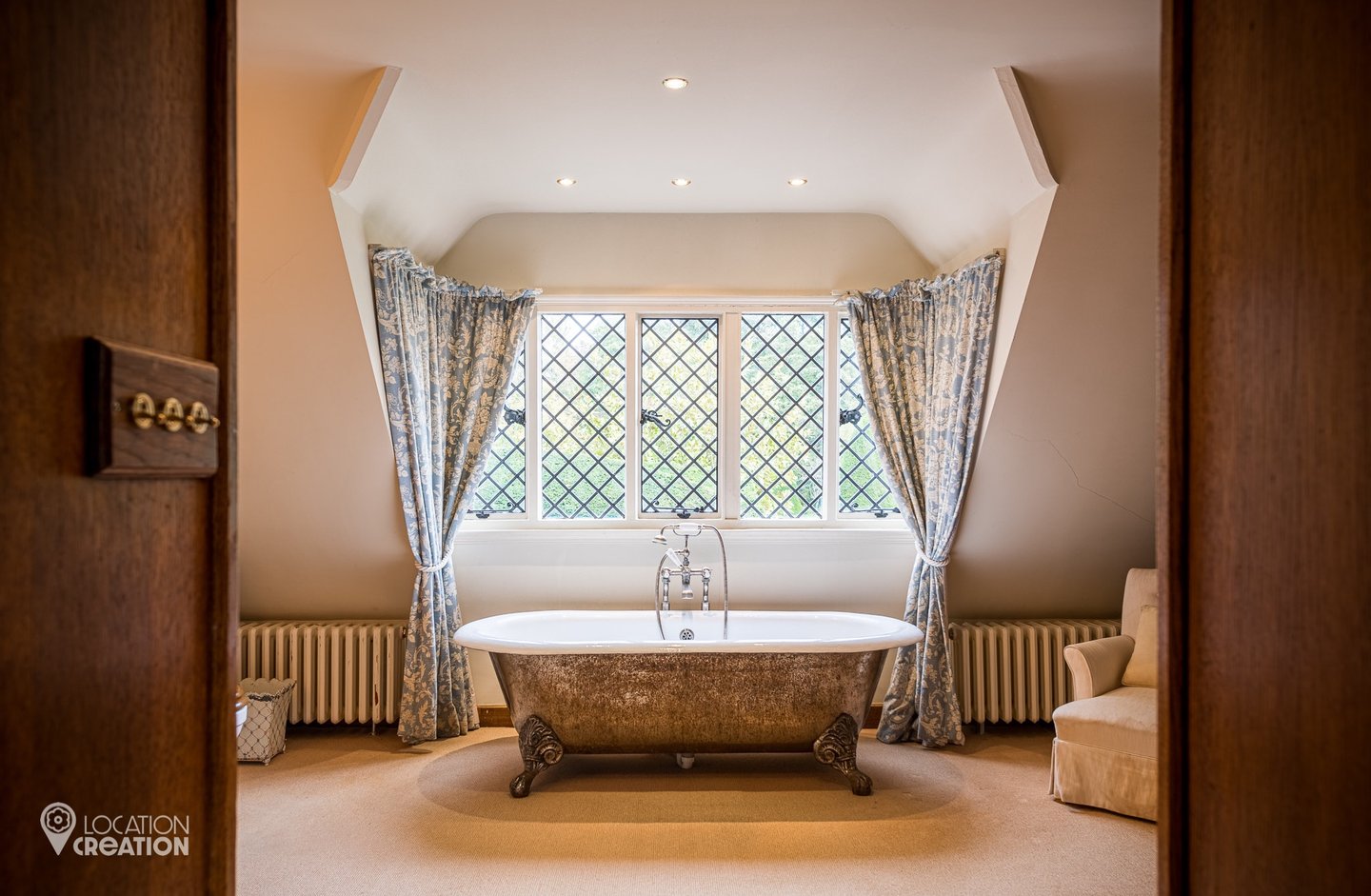 Location CreationLake Housebath