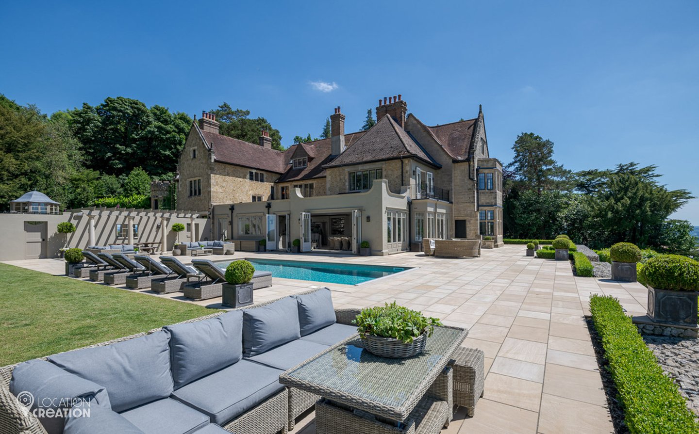 Location Creation Manor View Garden Seating