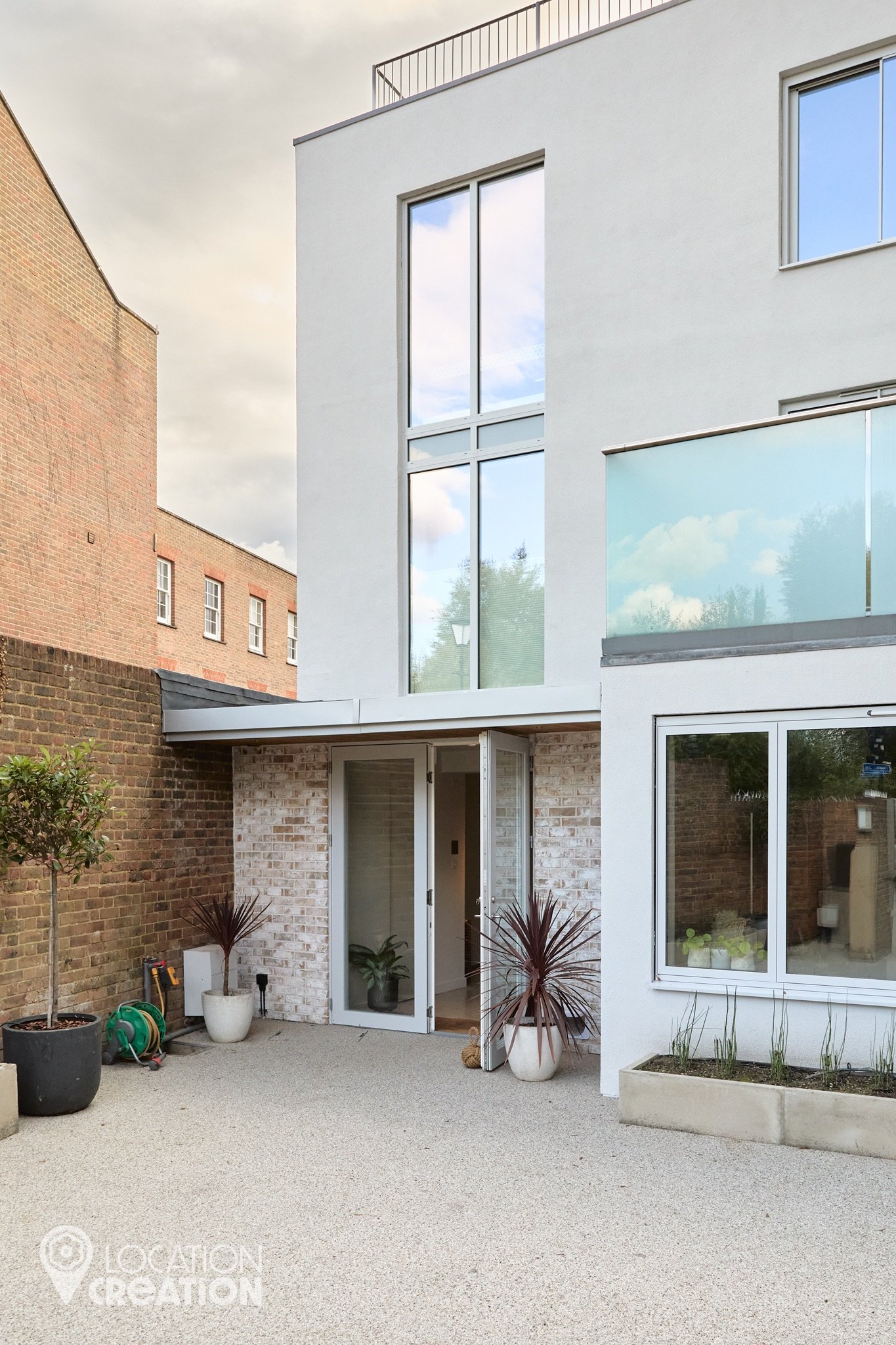 Location CreationChiswick DockFront Ext