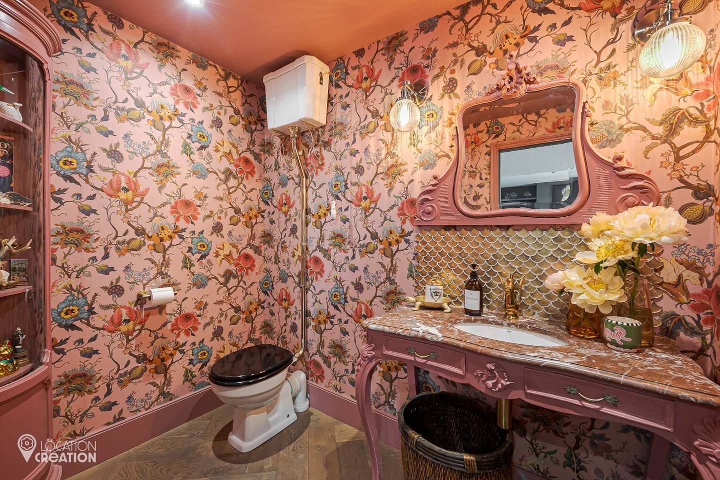 Location Creation Heaver House Pink Loo