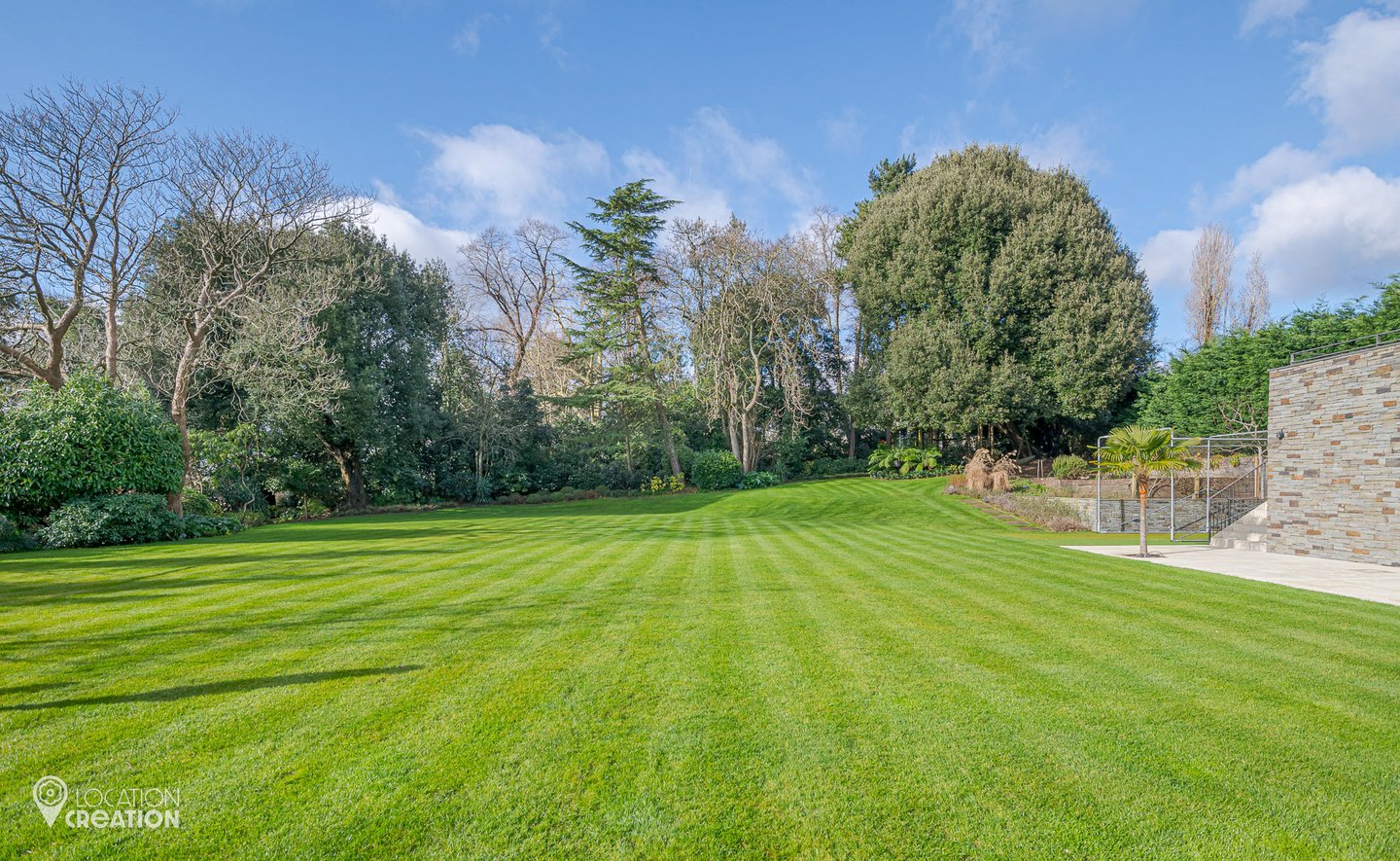 Location Creation Kingston Glass Lawn