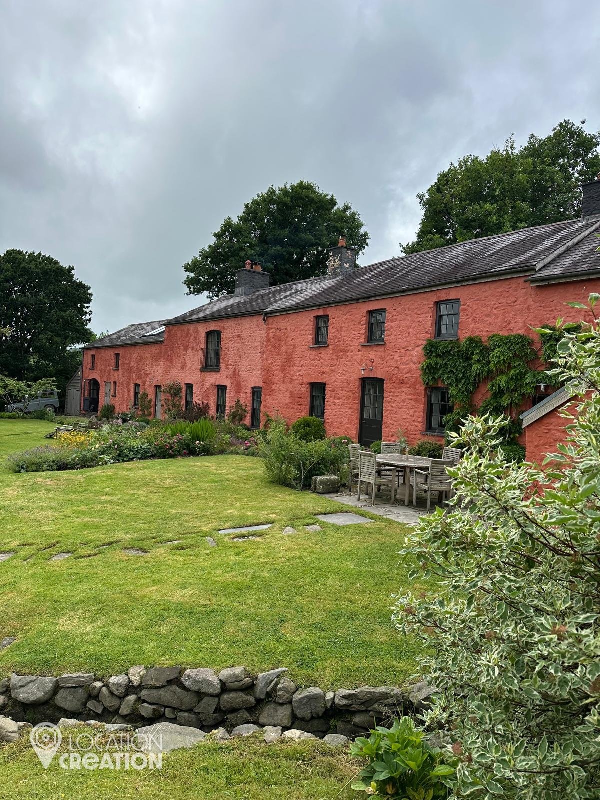 Location CreationGoetrefull Long View Of House