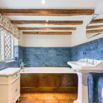 Location CreationLake Housebath